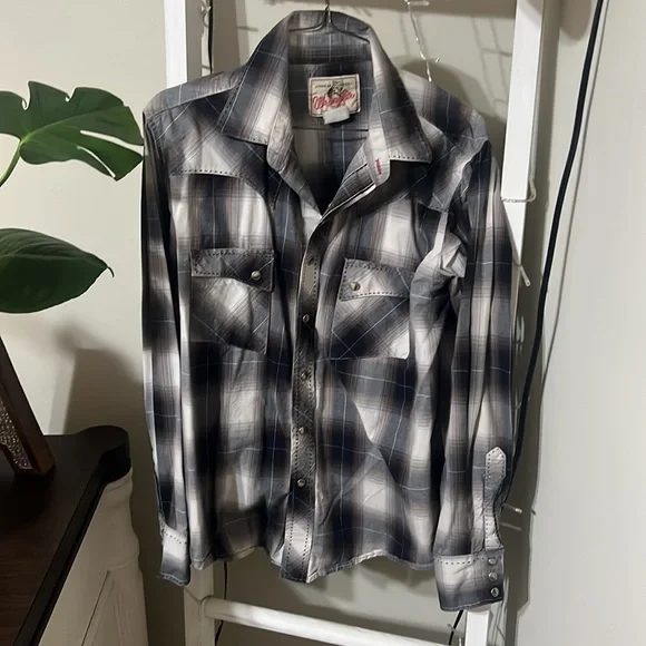 Men wrangler pearl button. Button down. - Picture 3 of 5